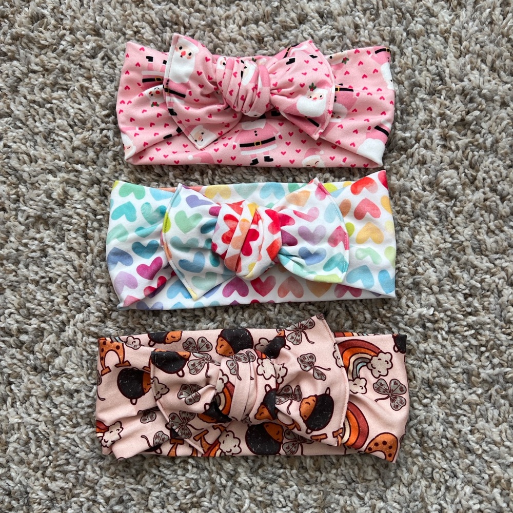 Bow Babes 6-12m Holiday Themed Bows🎀
